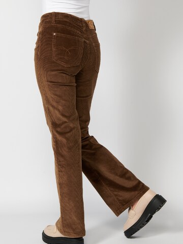 KOROSHI - Acampanado Pantalón en marrón