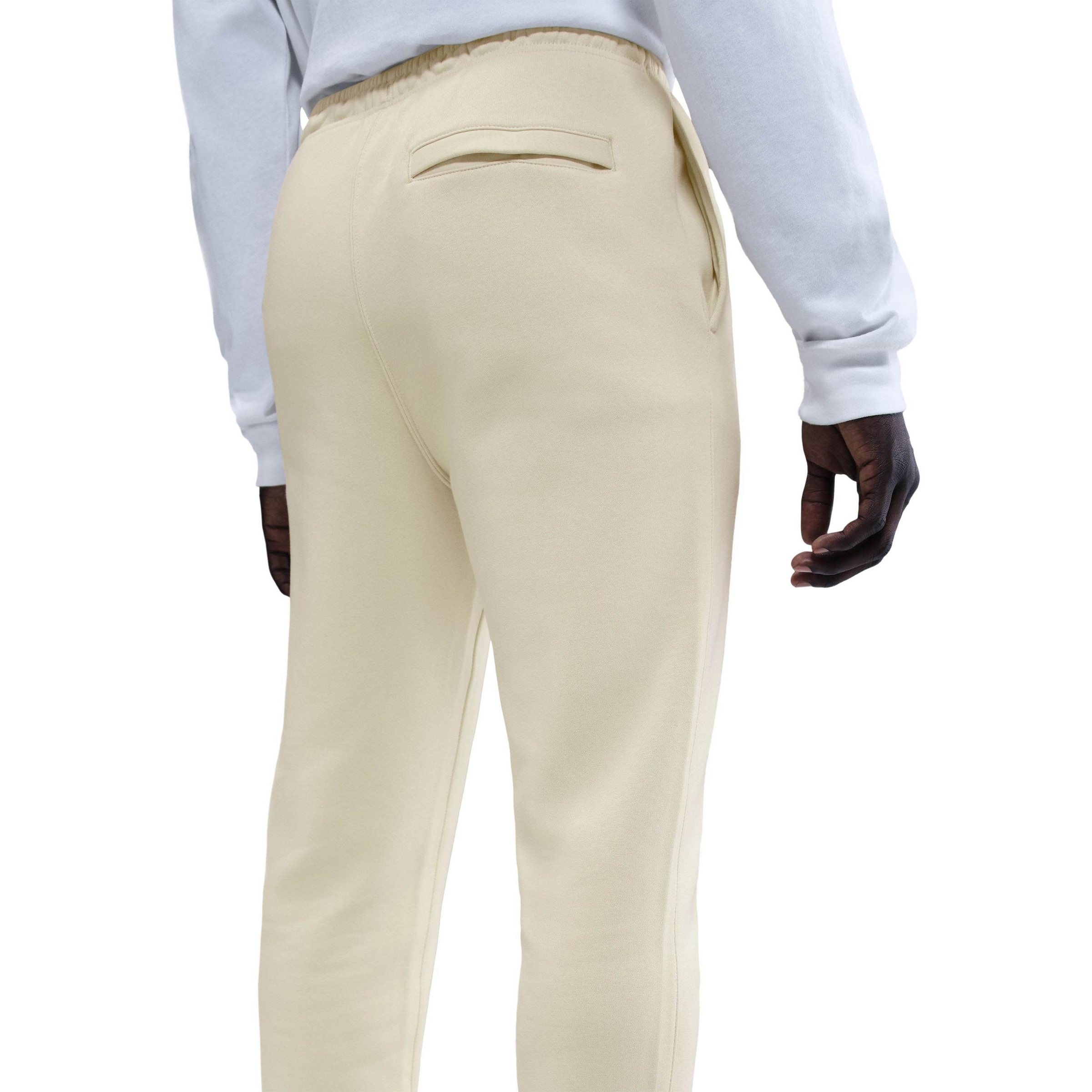 Tapered Pantaloni 'Club' di Nike Sportswear in beige