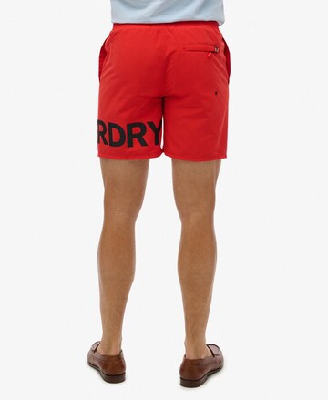 Shorts de bain Superdry en rouge