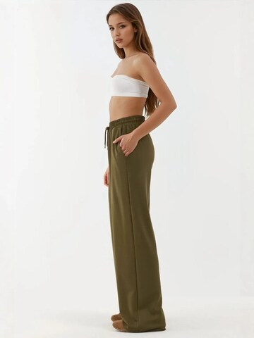 Wide leg Pantaloni sportivi di Hiccup in verde
