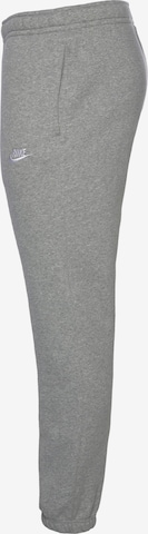 Effilé Pantalon 'Club Fleece' Nike Sportswear en gris