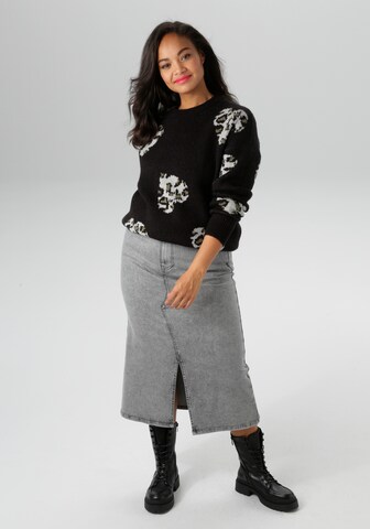 Aniston Sweater in Black
