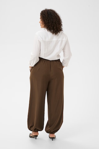 Effilé Pantalon 'KCYasmina' KAFFE CURVE en marron