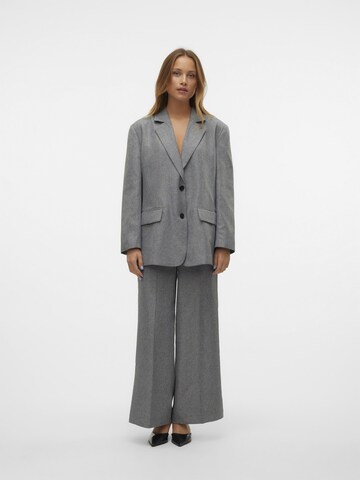 SOMETHINGNEW Wide leg Trousers with creases in Grey
