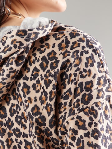 Hailys T-shirt 'Ba44ria' i brun