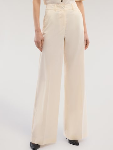Wide leg Pantaloni di Trussardi in bianco