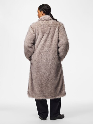 Manteau d’hiver 'PCJILLA' PIECES en gris