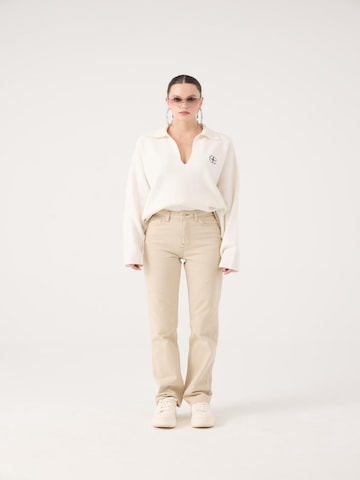HOLLY LOLLY Regular Broek in Beige: voorkant