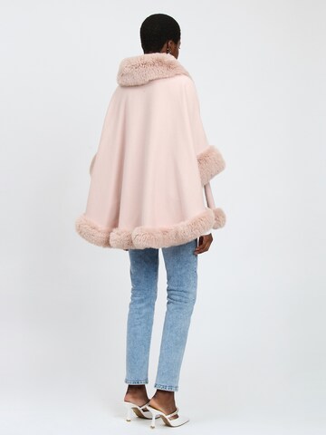 Influencer Cape in Pink