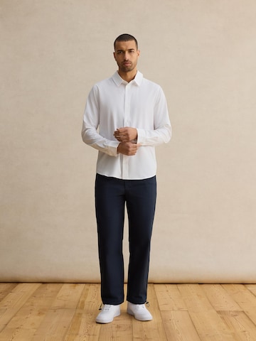 DAN FOX APPAREL Klasický střih Košile 'Kian' – bílá