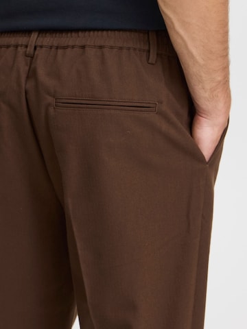 regular Pantaloni con pieghe 'CFMarc' di Casual Friday in marrone