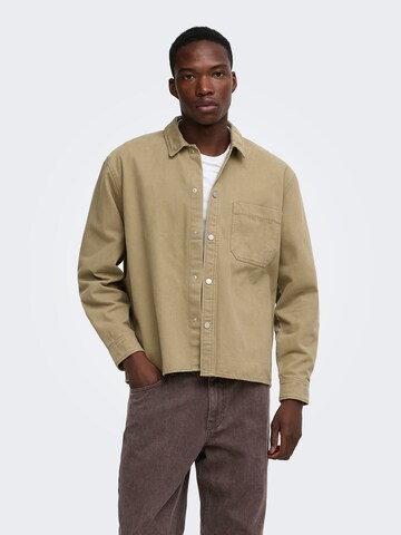 Coupe regular Chemise business 'ONSTimes' Only & Sons en beige : devant