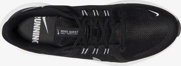 Chaussure de sport 'Quest 4' NIKE en noir