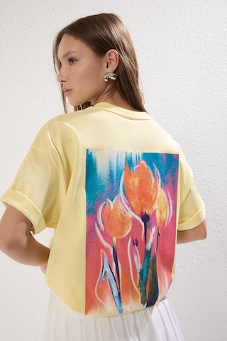 Trendyol - Camiseta talla grande en amarillo