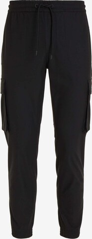 Calvin Klein Jeans Tapered Broek in Zwart: voorkant