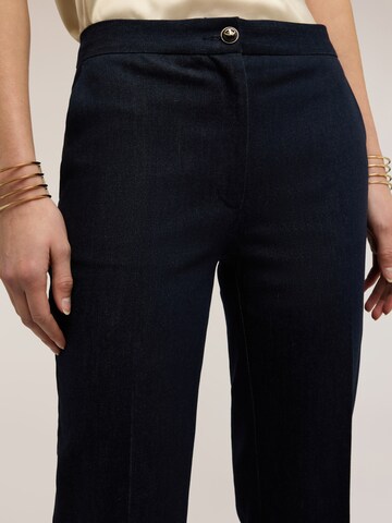 MOTIVI Tapered Jeans‌ in Blau