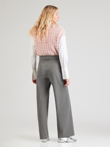 Wide leg Pantaloni 'Gennie' di mbym in grigio