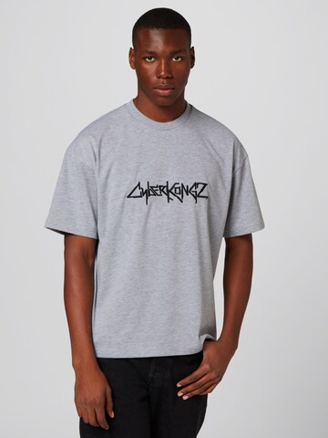 About You x Cyberkongz Shirt 'Mika' in Grijs: voorkant