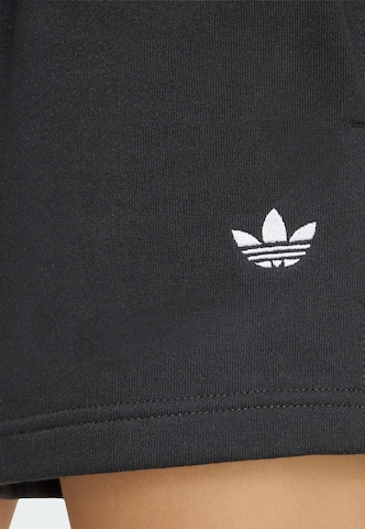 ADIDAS ORIGINALS - Loosefit Pantalón 'Essentials' en negro