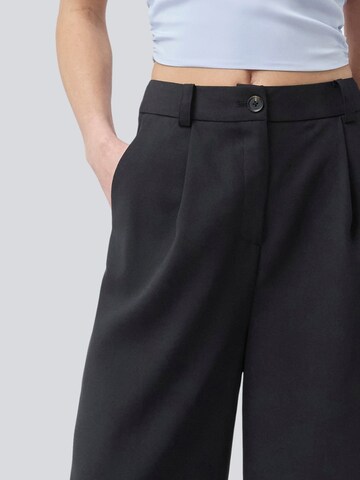 modström Wide leg Pleat-Front Pants 'Gale' in Black