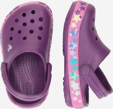 Chaussures ouvertes Crocs en violet