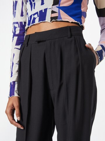 Gina Tricot Regular Панталон с набор 'Mimmi' в черно