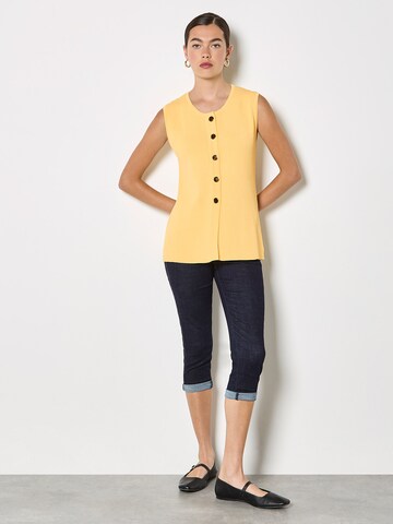 Apricot Klederdrachtjas in Geel