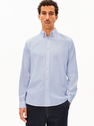ARMEDANGELS Regular Fit Hemd QUAASA STRIPE in Blau: Vorderseite