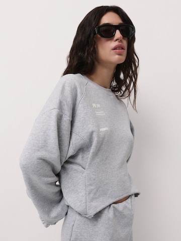 FEMSSY - Vestido 'PULSE' en gris