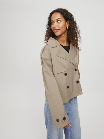 Veste mi-saison 'CARLIE' JJXX en beige