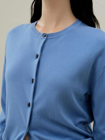 Lilysilk Gebreid vest 'Rundhals-Cardigan aus Seiden-Kaschmir-Mix' in Blauw