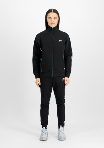 regular Pantaloni sportivi di ALPHA INDUSTRIES in nero