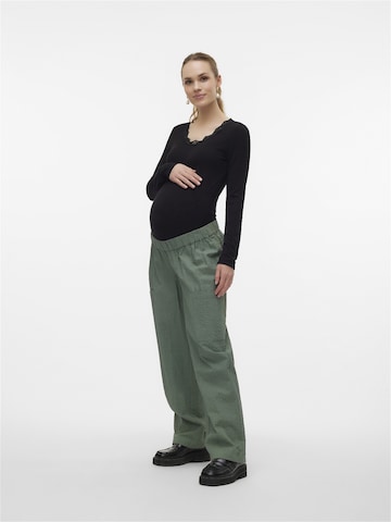 Regular Pantalon 'Indiana' MAMALICIOUS en vert