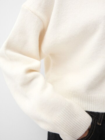 Bershka Sweater in Beige