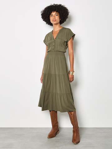 Robe ' ' Apricot en vert : devant