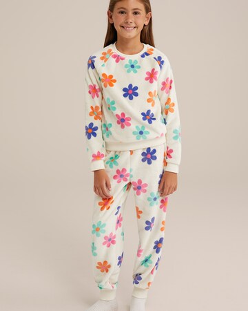 WE Fashion Pajamas in White: front