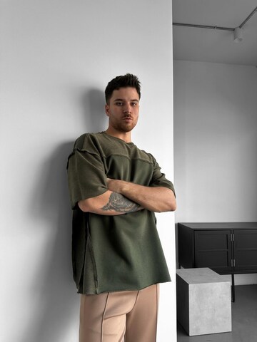 T-Shirt 'Oversize Seam Detail T-shirt - Khaki' Kleidermafia en vert