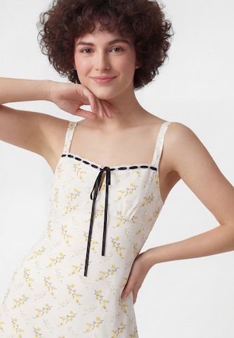MYMO - Vestido em branco
