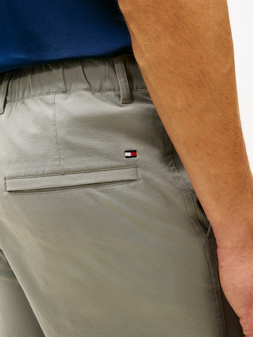 Regular Pantalon chino TOMMY HILFIGER en gris