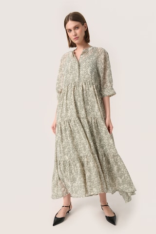 SOAKED IN LUXURY Klänning 'Osaka' i beige: framsida