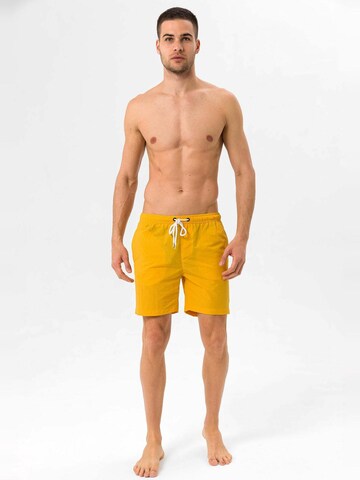 Daniel Hills Badshorts i gul