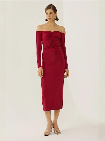 Hiccup - Vestido em vermelho: frente