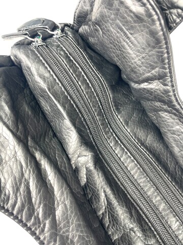 Borsa a spalla 'Schultertasche' di Kumixi in nero