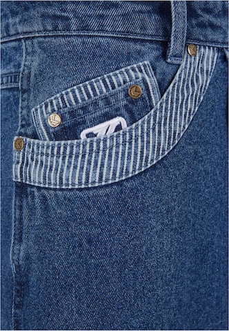 Karl Kani Tapered Jeans in Blau