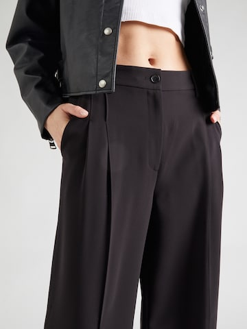 Calvin Klein Regular Pleated Pants in Black