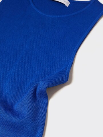 MANGO Stickad klänning 'Hernan' i blå
