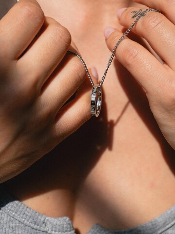 Divasya Kette 'Inhale - Exhale' in Silber