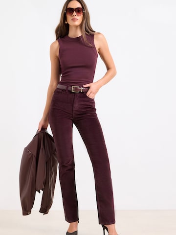 Coupe slim Jean Lipsy en rouge