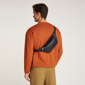 Calvin Klein Fanny Pack in Black: front