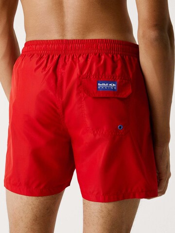 Red Bull Racing x Pepe Jeans Badeshorts in Rot